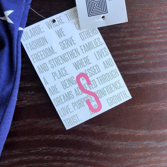 LuLaRoe Star Small Perfect T Scoop Hem - Picture 2 of 12